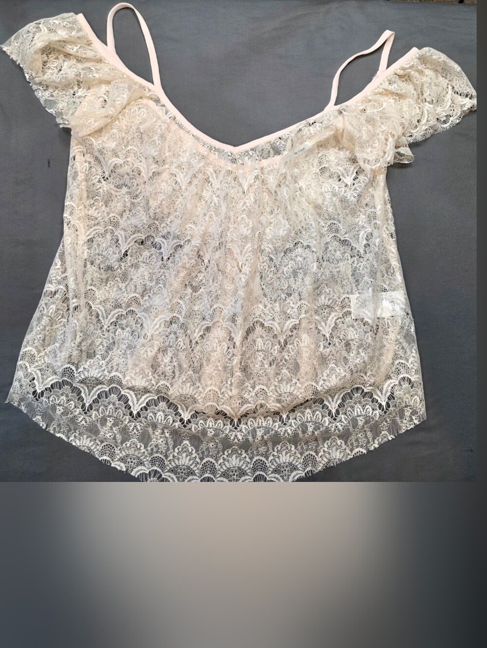 Kimchi Blue Cream Lace Cold Shoulder Cami Top Size S - Picture 2 of 6